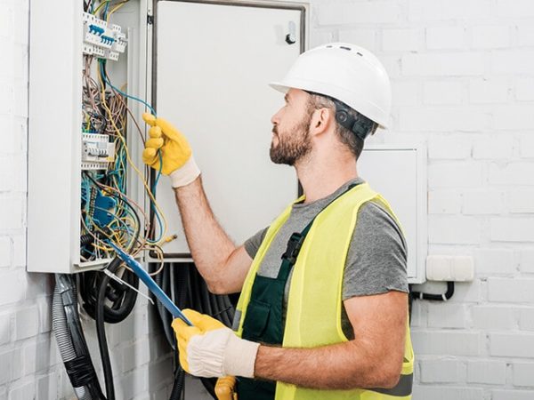 Electricians for Electrical Repairing Tasks